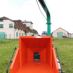 Tocator lemn cu motor termic propriu