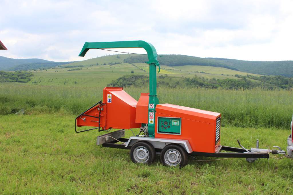 Tocator lemn cu motor termic propriu